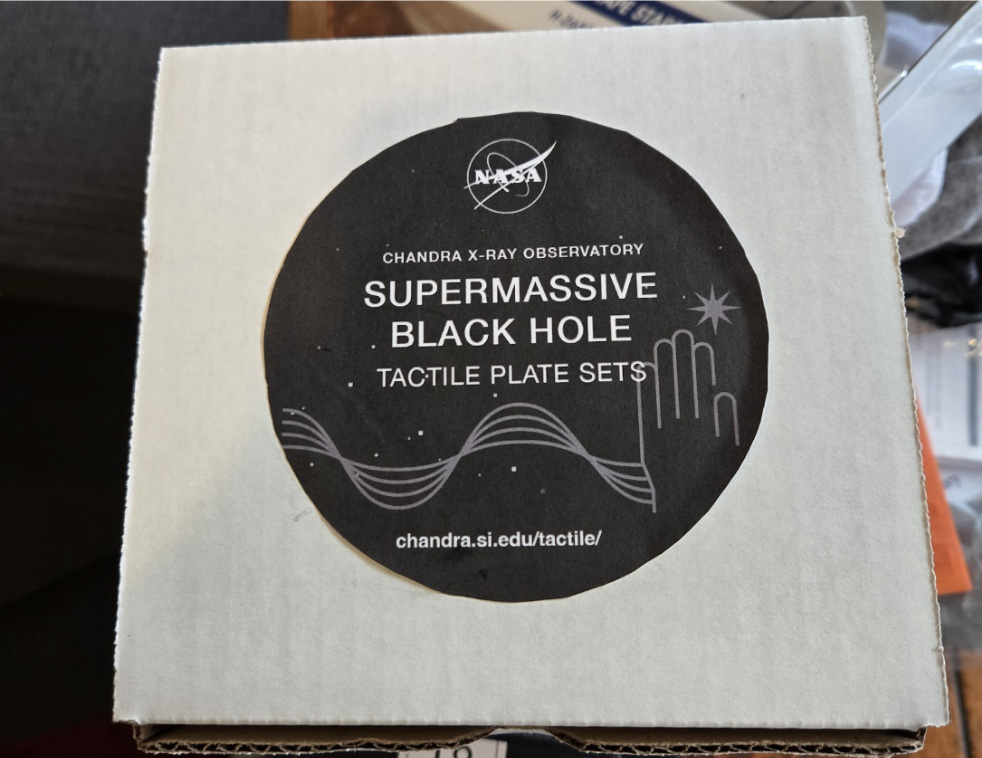 6 tactile plates grouped thematically in a small box